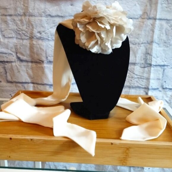 ZARA Flower Neck Bow - Picture 2 of 8